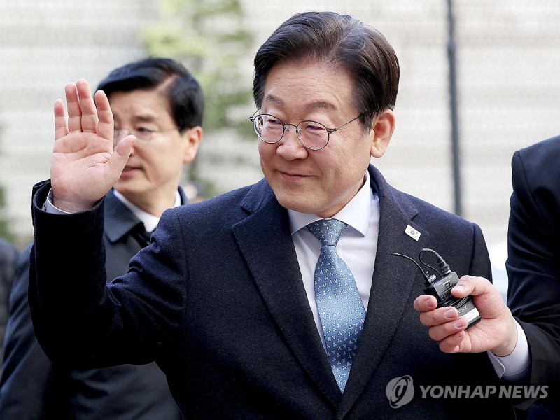 '공직선거법 위반' 2심 결심 공판 출석하는 민주당 이재명 대표 (출처=연합뉴스)