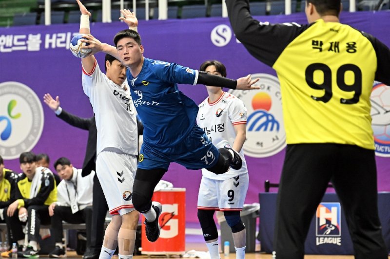 [서울=뉴시스] 핸드볼 상무 피닉스의 박세웅. (사진=한국핸드볼연맹 제공) *재판매 및 DB 금지