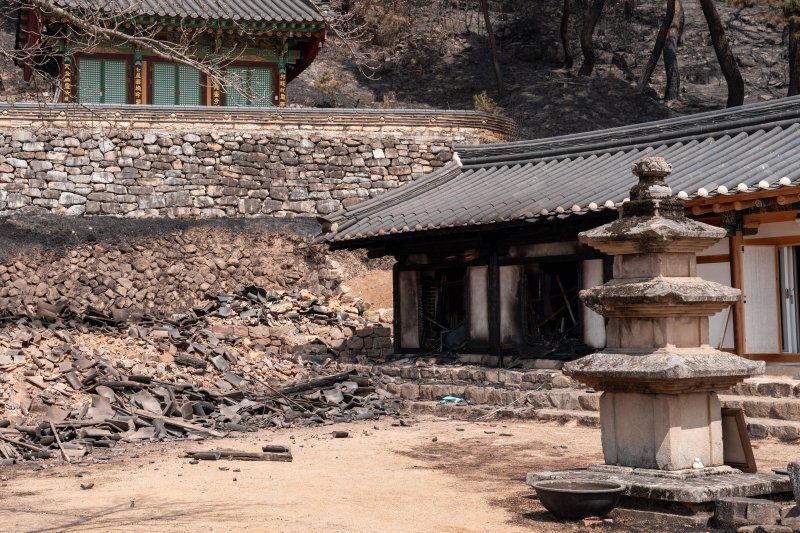 의성 산불에 신라 때 창건한 '천년고찰' 운람사 잿더미 - 파이낸셜뉴스