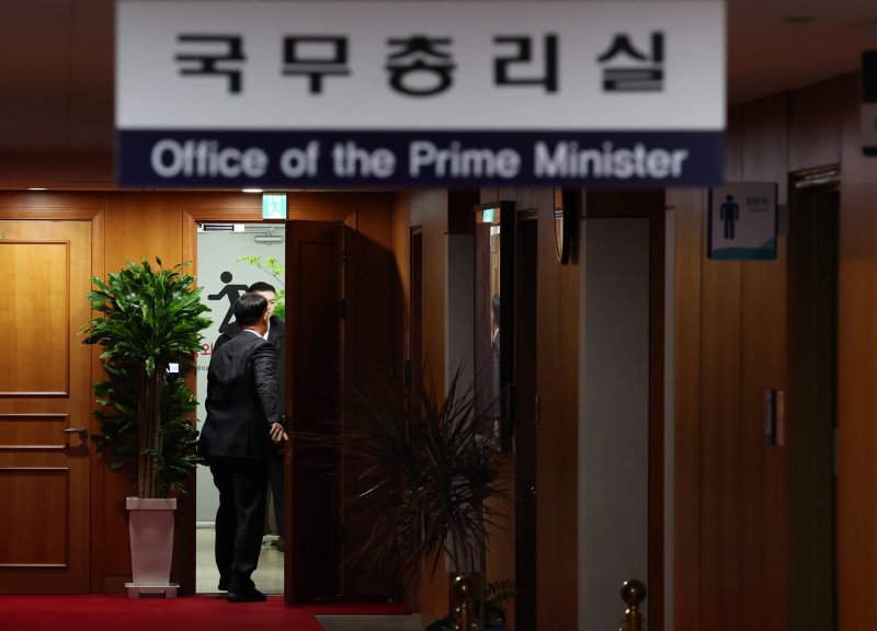 [서울=뉴시스] 지난해 12월 4일 오전 서울 종로구 정부서울청사에서 방기선 국무조정실장이 국무총리실에 들어서고 있다. (사진=뉴시스DB). 2025.03.24. photo@newsis.com