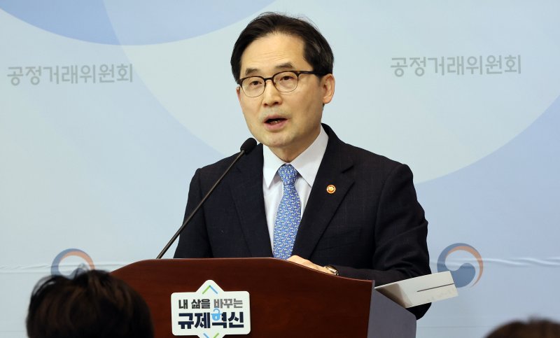 [세종=뉴시스] 강종민 기자 = 한기정 공정거래위원장이 17일 세종시 정부세종청사에서 열린 출입기자 간담회에서 발언하고 있다. 2025.02.17. ppkjm@newsis.com