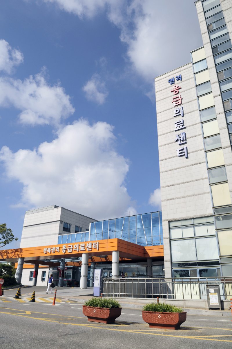 【전주=뉴시스】윤난슬 기자 = 전북대병원의 응급실 체계 개선 노력이 의료 서비스 질 향상 효과를 거두고 있는 것으로 나타났다. 사진은 전북대병원 권역응급의료센터 모습. 2017.09.18.(사진=전북대병원 제공) photo@newsis.com