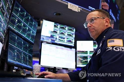 뉴욕증권거래소의 트레이더 (출처=연합뉴스)
