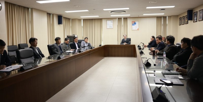 국립군산대가 24일 긴급 주요 보직자 회의를 갖고 엄기욱 교무처장을 총장 직무대리로 지정했다.(군산대 제공. 재판매 및 DB금지)2