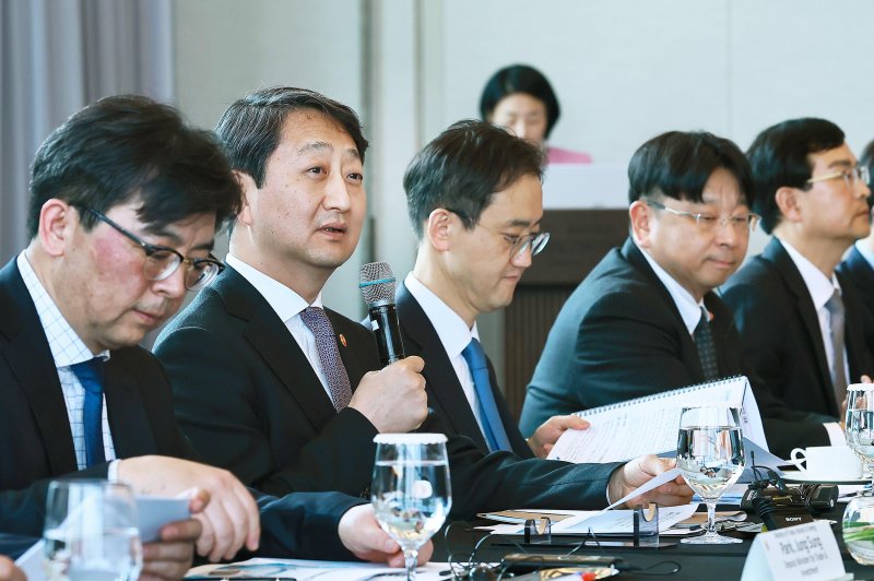 안덕근 산업통상자원부 장관이 24일 서울 강남구 그랜드인터컨티넨탈호텔에서 열린 '외국인투자 전략회의'에 참석해 인사말을 하고 있다. (산업통상자원부 제공. 재판매 및 DB 금지) 2025.3.24/뉴스1