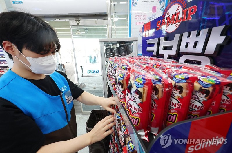 "왜 우리만 크보빵 없어요?" 롯데웰푸드, 자이언츠 팬 전용 제품 출시 검토