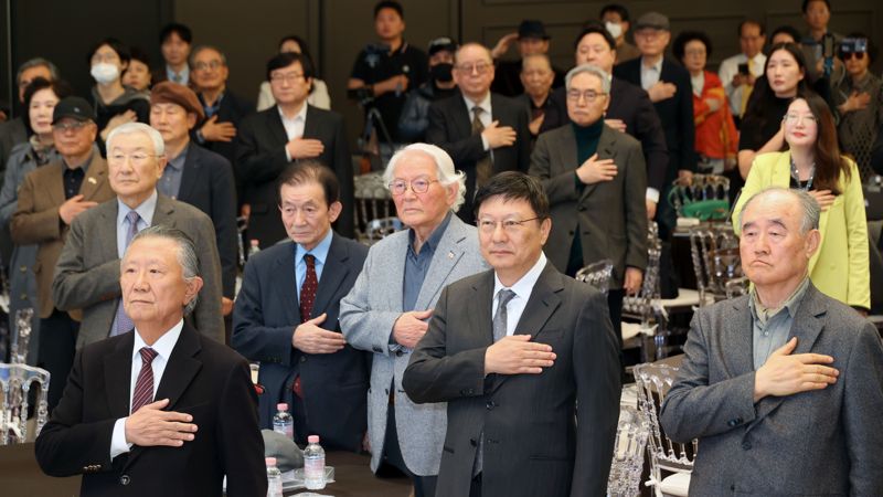 이승만 탄생 150주년 '화합의 場' 성료..김황식 "우남 없었다면 한국 없었을 터"