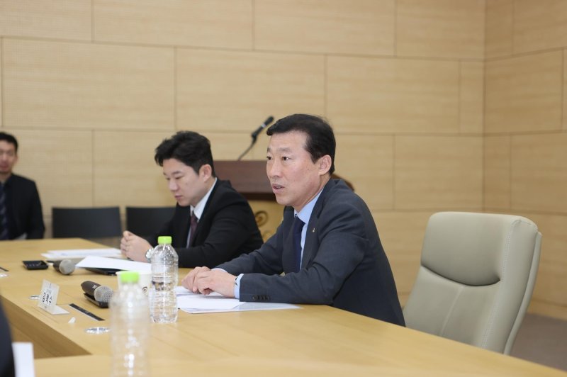 발언하는 김택수 진천선수촌장 내정자(오른쪽) (출처=연합뉴스)