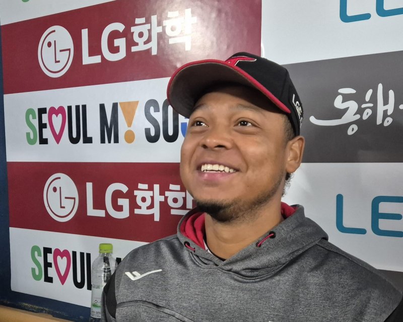 인터뷰하는 에르난데스 (출처=연합뉴스)