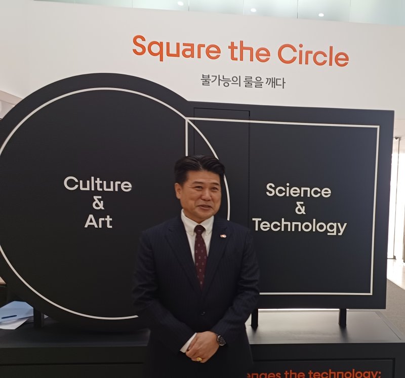[서울=뉴시스] 김동찬 삼양식품 대표이사 부사장이 26일 서울 성북구 삼양식품 본사에서 열린 제64기 정기주주총회 이후 기자들과 만나 올해 사업 추진계획을 설명하고 있다. photo@newsis.com