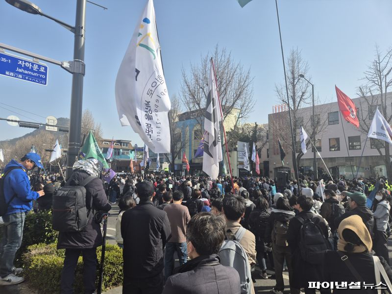 종로구 서촌서 전농과 경찰 다시 대치, 민노총 27일 총파업