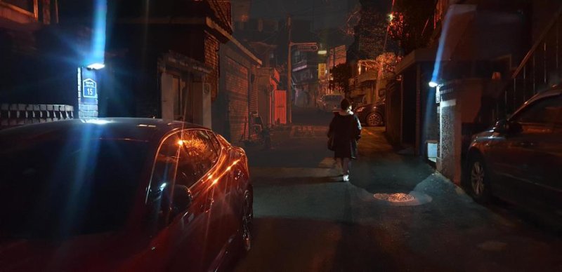[서울=뉴시스] 센서형 LED 건물번호판 부착 사진. 2025.03.26. (사진=용산구 제공) *재판매 및 DB 금지