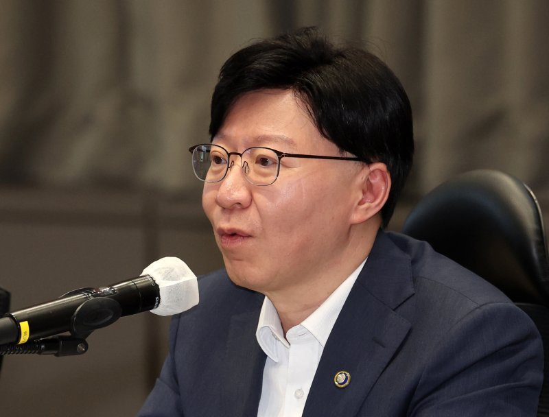 반도체생태계펀드 1200억 신규 조성… "공공자금 늘려 반도체 팹리스·소부장 지원"