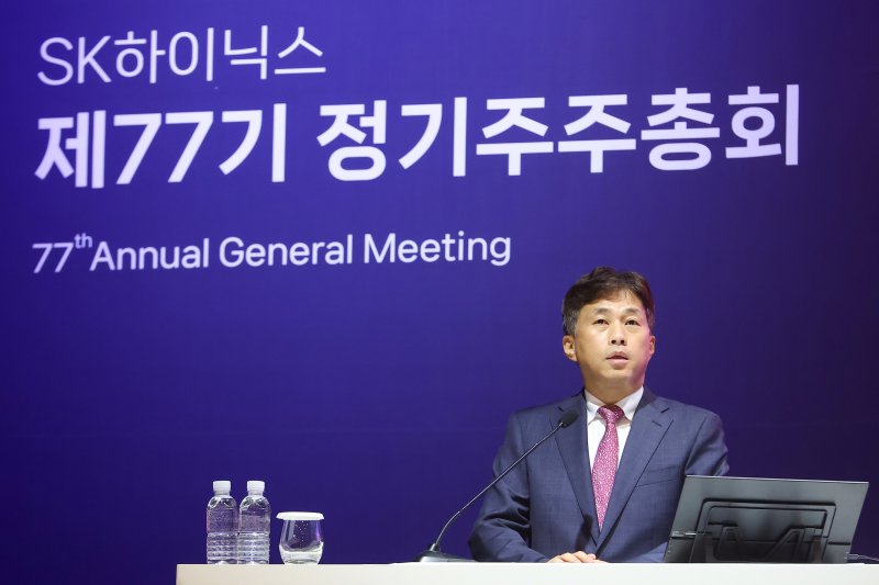SK하이닉스, 내년 HBM '완판'도 상반기 마무리 짓는다