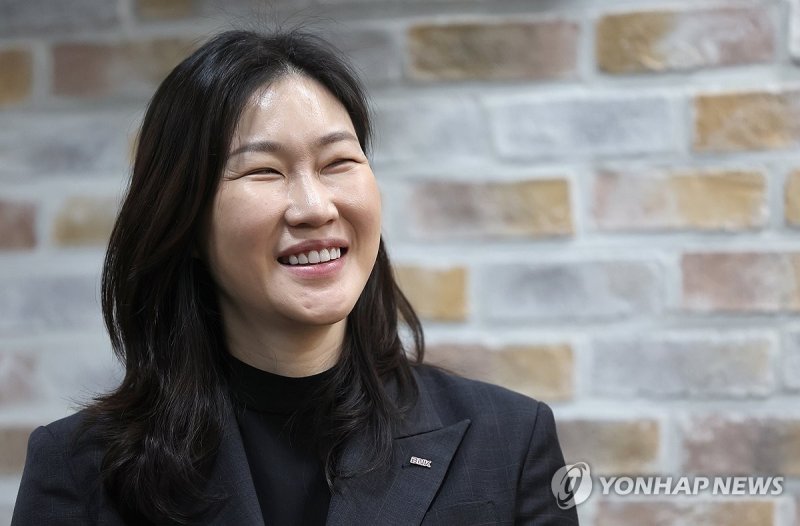 미소 짓는 박정은 감독 (출처=연합뉴스)