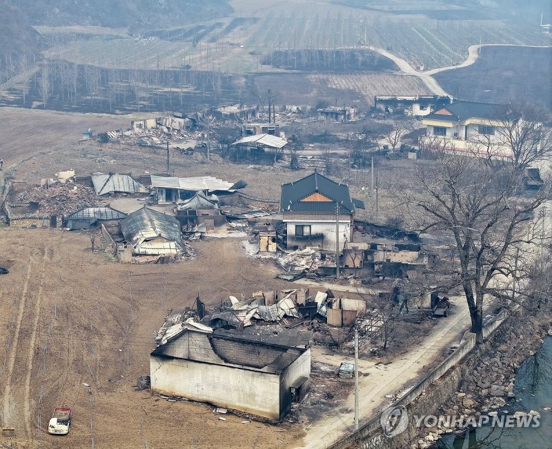 폐허로 변한 마을 (출처=연합뉴스)