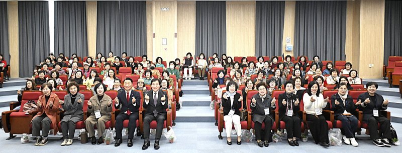 여성지도자 역량강화 교육. *재판매 및 DB 금지