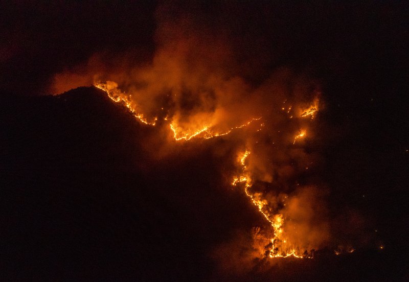 경북 북동부 산불 일주일째, 주불 잡기 위해 총력[전국산불]
