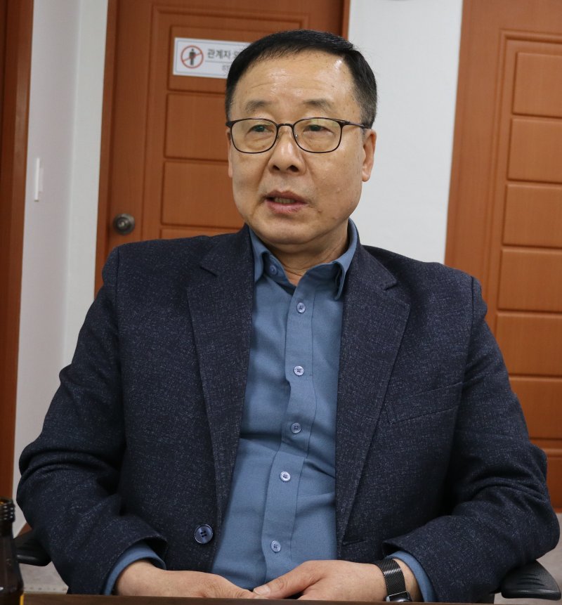 [태안=뉴시스] 태안서부시장 김진섭 회장이 뉴시스와 인터뷰를 하고 있다. *재판매 및 DB 금지