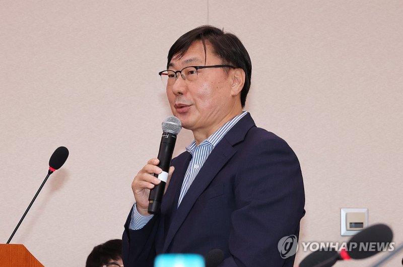 질의에 답변하는 이화영 전 경기도평화부지사 (출처=연합뉴스)