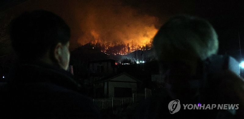 경남 산청·하동 산불 진화율 93%...28일 낮 12시기준