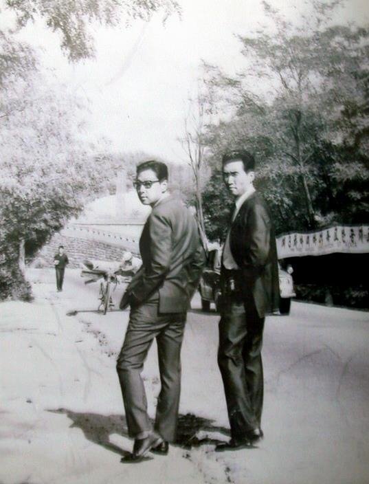 1960년대 콤비를 이룬 가수 배호(좌)와 작곡가 배상태(우) (출처=연합뉴스)