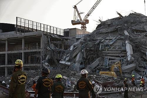 28일 미얀마 강진으로 무너진 태국 방콕의 건물 (출처=연합뉴스)