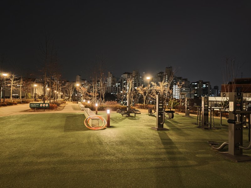 샤오미15 울트라로 촬영한 야간 사진. 2025.03.28./뉴스1 ⓒNews1 김정현 기자