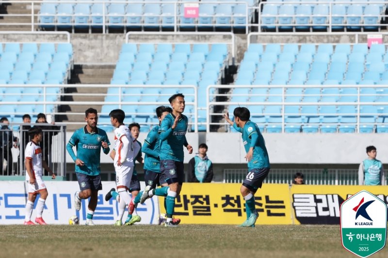 [서울=뉴시스] 프로축구 K리그2 안산그리너스의 김현태. (사진=한국프로축구연맹 제공) *재판매 및 DB 금지