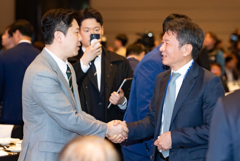 대한체육회 인준 정몽규 회장 "축구장 잔디 문제 해결할 것"