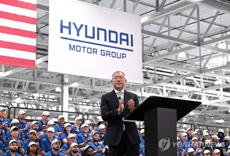 박수치는 정의선 회장 (출처=연합뉴스)