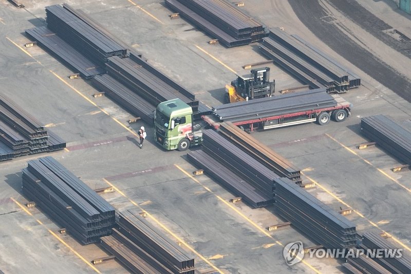 미 철강 관세 25％ 발효 하루 전…긴장감 감도는 철강업계 (출처=연합뉴스)