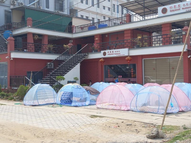 텐트에서 생활하는 미얀마 만달레이 주민들 (출처=연합뉴스)