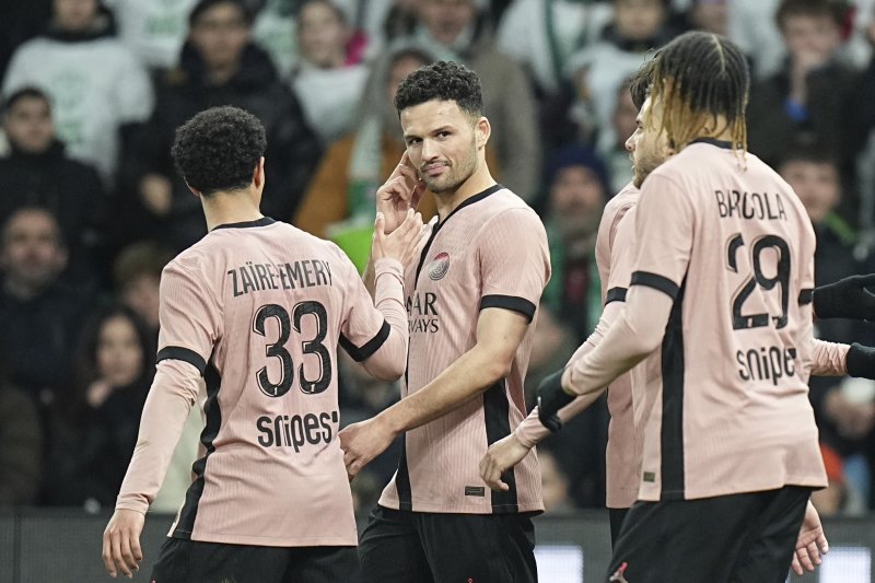 [생테티엔=AP/뉴시스] 프랑스 프로축구 리그앙 파리 생제르맹(PSG)의 곤살로 하무스. 2025. 3. 29.