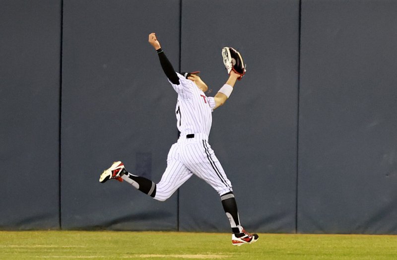 26일 서울 송파구 잠실야구장에서 열린 '2025 신한 SOL 뱅크 KBO리그' 한화 이글스와 LG 트윈스의 경기, LG 박해민이 5회초 한화 선두타자 황영묵의 타구를 잡아내고 있다. 2025.3.26/뉴스1 ⓒ News1 김진환 기자