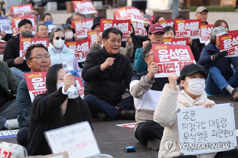 강릉서 열린 윤석열 대통령 퇴진 촉구 집회 (출처=연합뉴스)