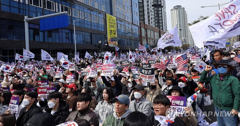 울산에서 열린 탄핵 반대 집회 (출처=연합뉴스)