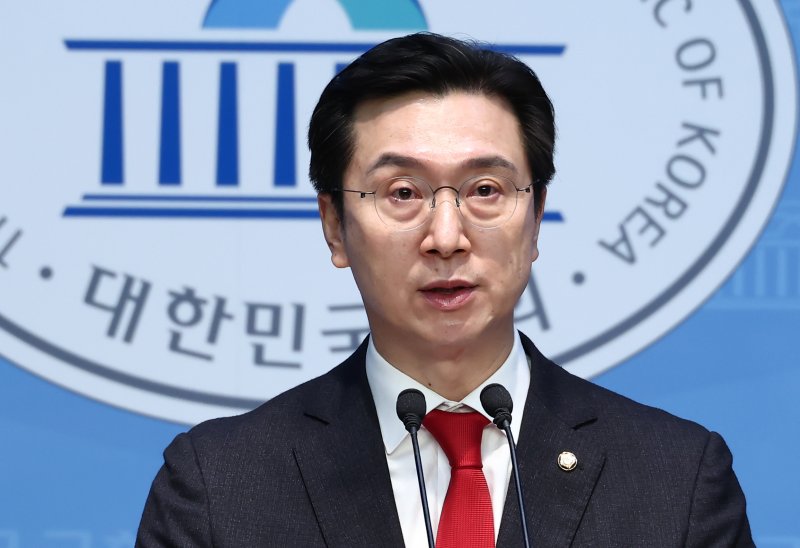 與 강민국 "이런 국회 해산하고 내년 지선·총선 같이 치르자"