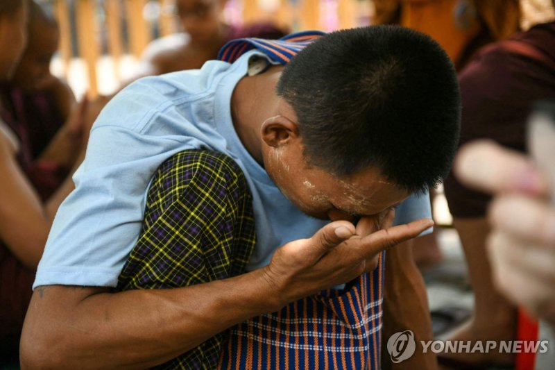 생존자의 통곡 (출처=연합뉴스)