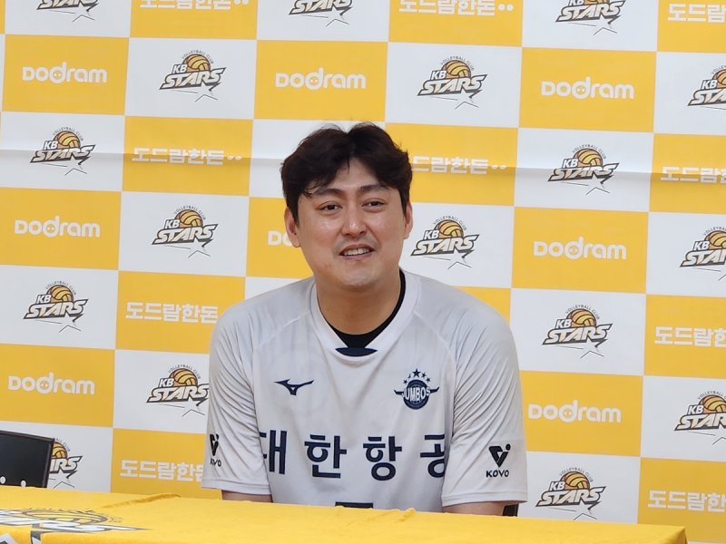 인터뷰하는 대한항공 세터 유광우 (출처=연합뉴스)