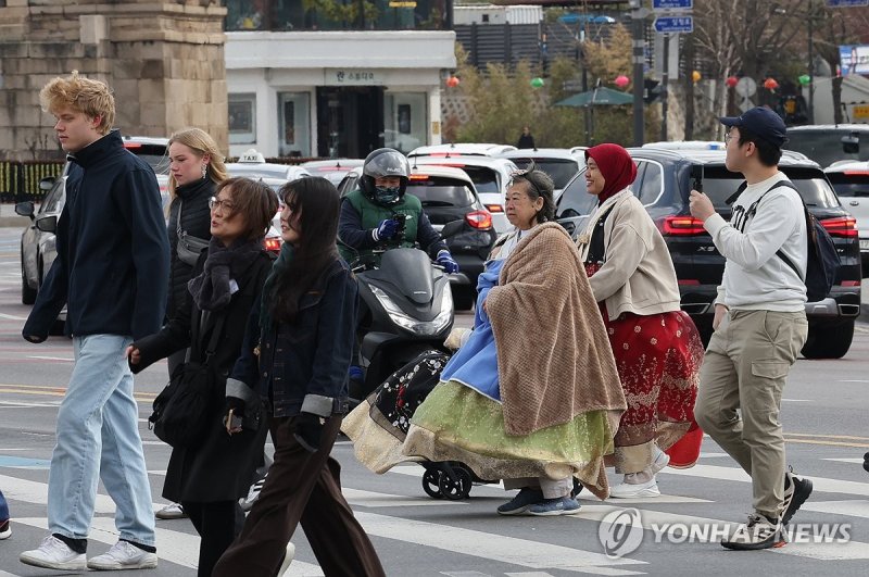 '서울 꽃샘추위 춥네' (출처=연합뉴스)