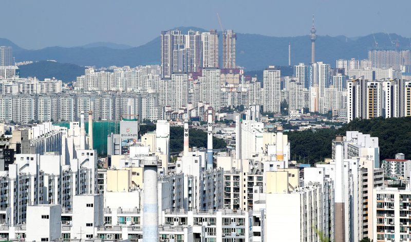 '악성미분양' 2만4천 가구…11년5개월 만에 최대치