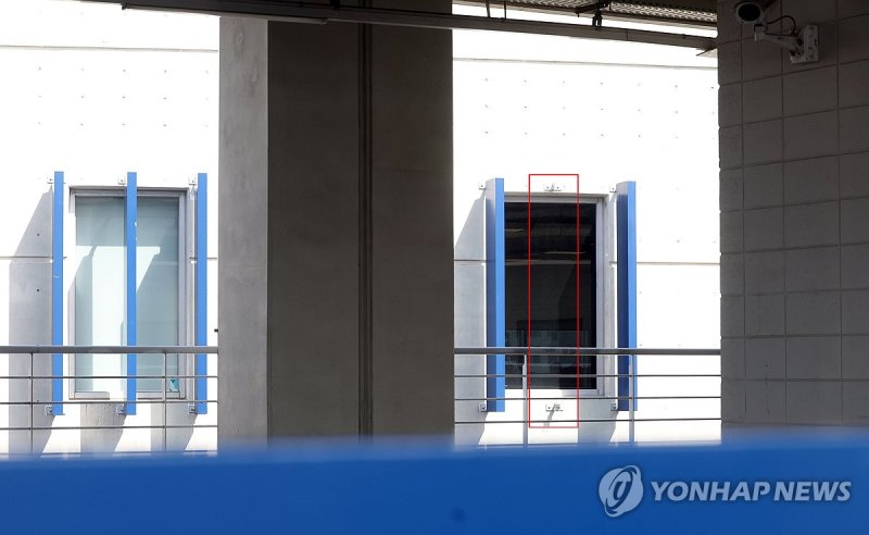 창원NC파크 구조물 낙하 현장 (출처=연합뉴스)