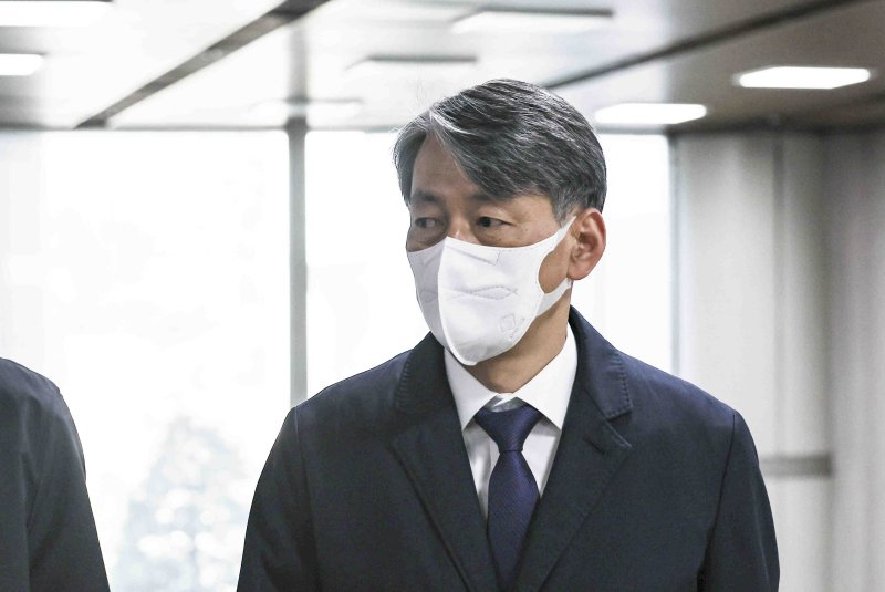 12·3 비상계엄과 관련해 내란 중요임무 종사 혐의로 기소된 조지호 경찰청장이 31일 서울 서초구 서울중앙지방법원에서 열린 2차 공판에 출석하고 있다. /사진=뉴시스