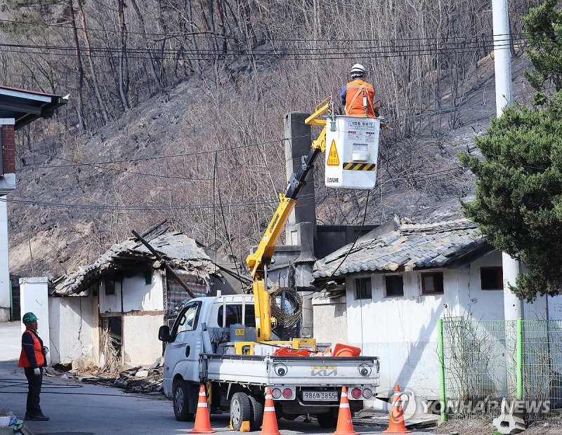 전기·통신 복구부터 (출처=연합뉴스)