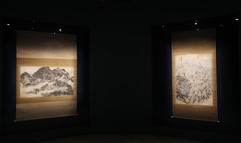 31일 오전 경기 용인시 처인구 호암미술관에 겸재 정선의 인왕제색도(좌)와 금강전도(우)가 전시돼 있다. . 2025.3.31/뉴스1 ⓒ News1 김영운 기자
