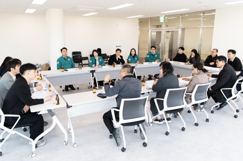[김포=뉴시스] 정일형 기자 = 김포시의회, 김포반다비체육센터 현장 간담회. (사진은 김포시의회 제공)