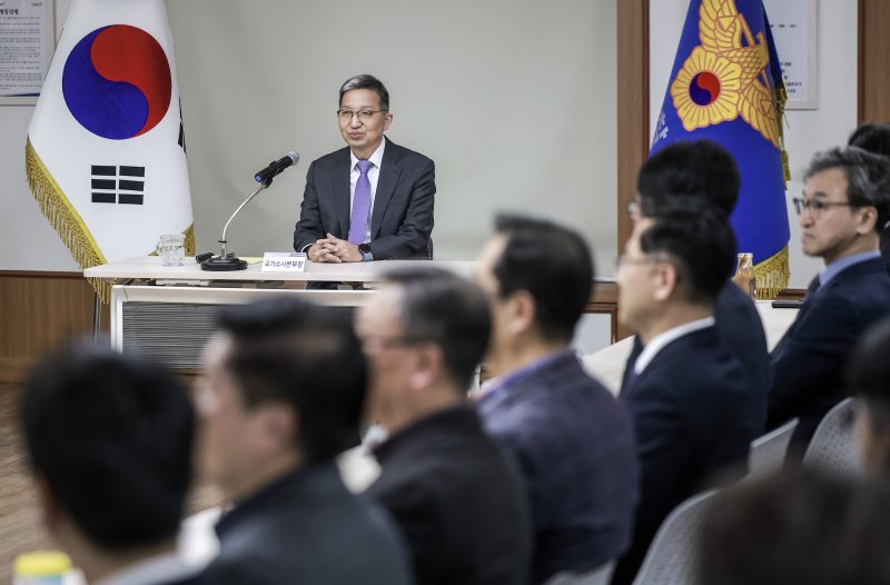 [서울=뉴시스] 정병혁 기자 = 우종수 국가수사본부장이 28일 서울 서대문구 경찰청에서 열린 퇴임 전 직원 간담회에 참석해있다. 2025.03.28. jhope@newsis.com