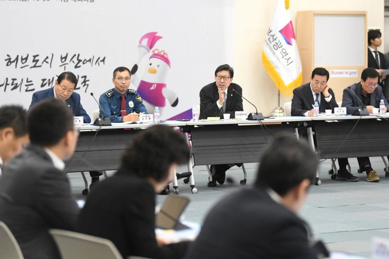 지난 28일 부산시청 대회의실에서 2025년 '제106회 전국체육대회'와 '제45회 전국장애인육대회' 준비 상황 보고회가 진행되고 있다. 부산시 제공