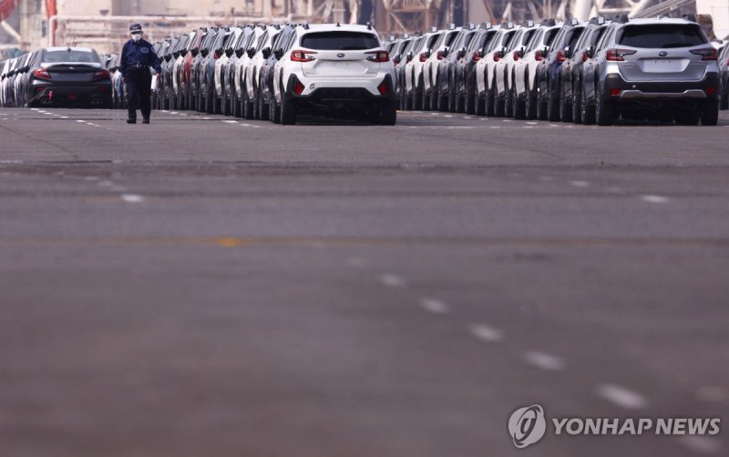 일본 요코하마항에 늘어선 수출용 차량 (출처=연합뉴스)